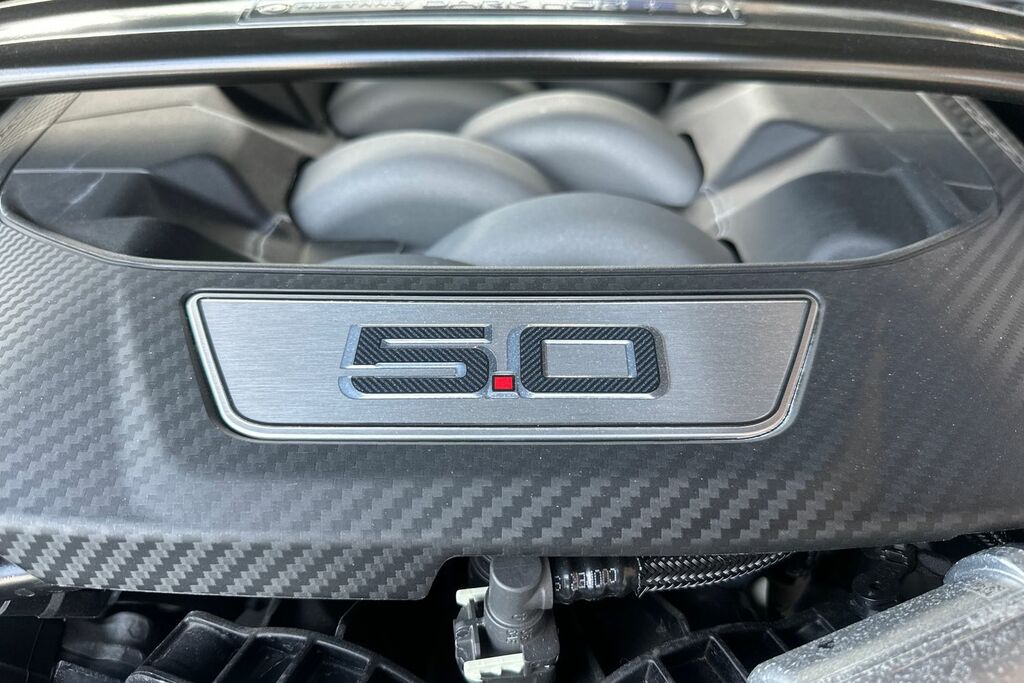 Ford Mustang V8 Dark Horse Black #33