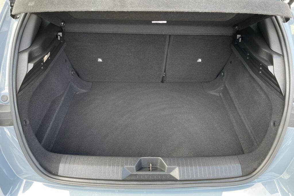 Vauxhall Astra Hatchback White #18