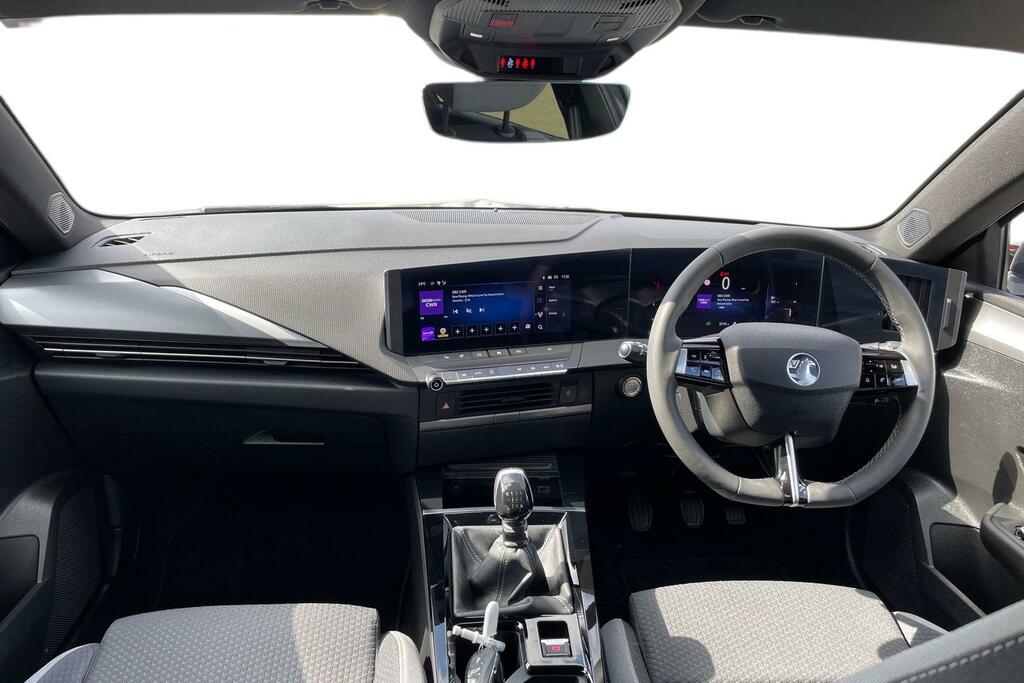 Vauxhall Astra Hatchback White #9