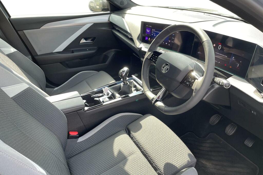 Vauxhall Astra Hatchback White #8