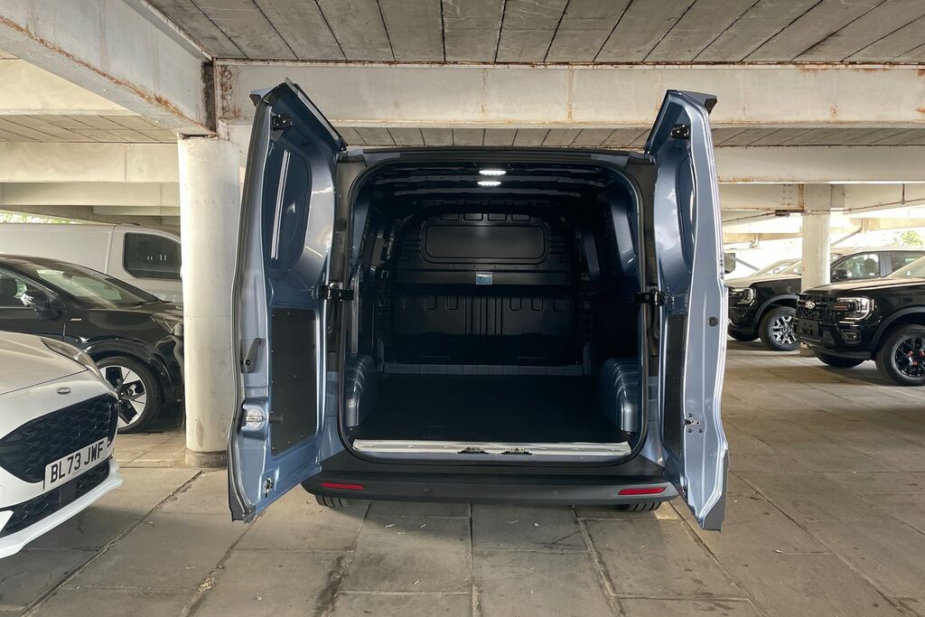 Maxus Deliver 7 L2h1 White #17