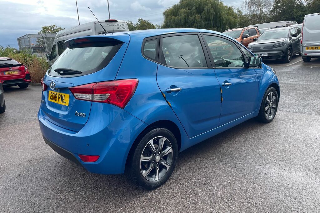 Hyundai Ix20  Red #28