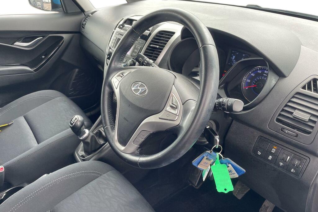 Hyundai Ix20  Red #8