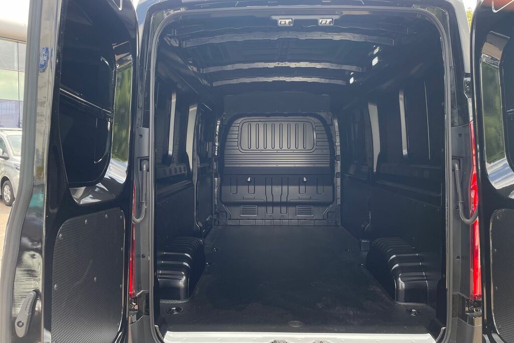 Maxus Deliver 9 Deliver 9 2.0 D20 Work Ready Luton Manu White #18