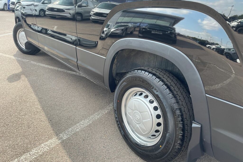 Maxus Deliver 9 Deliver 9 2.0 D20 Work Ready Luton Manu White #40