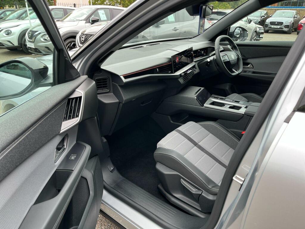 Vauxhall Grandland 73Kwh Gs Silver #2
