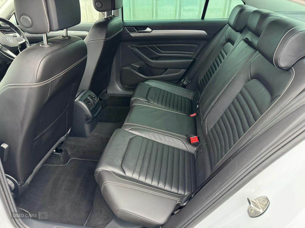 Volkswagen Passat Gte Grey #9