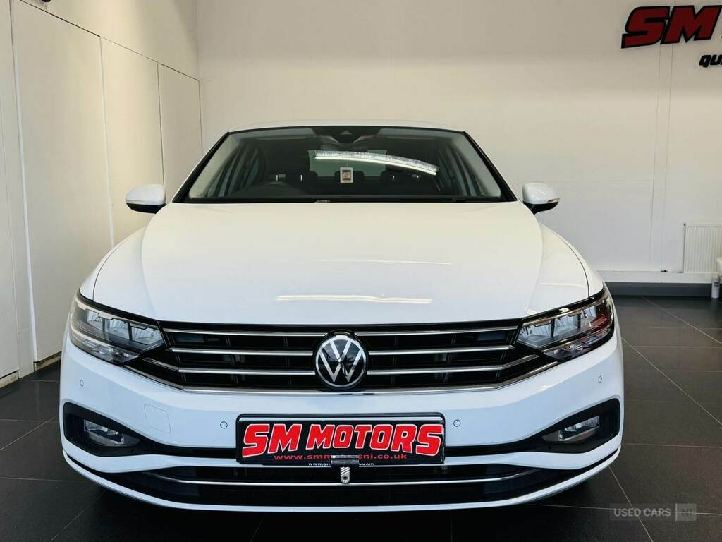Volkswagen Passat 2.0 Tdi Evo Scr Sel Dsg White #2