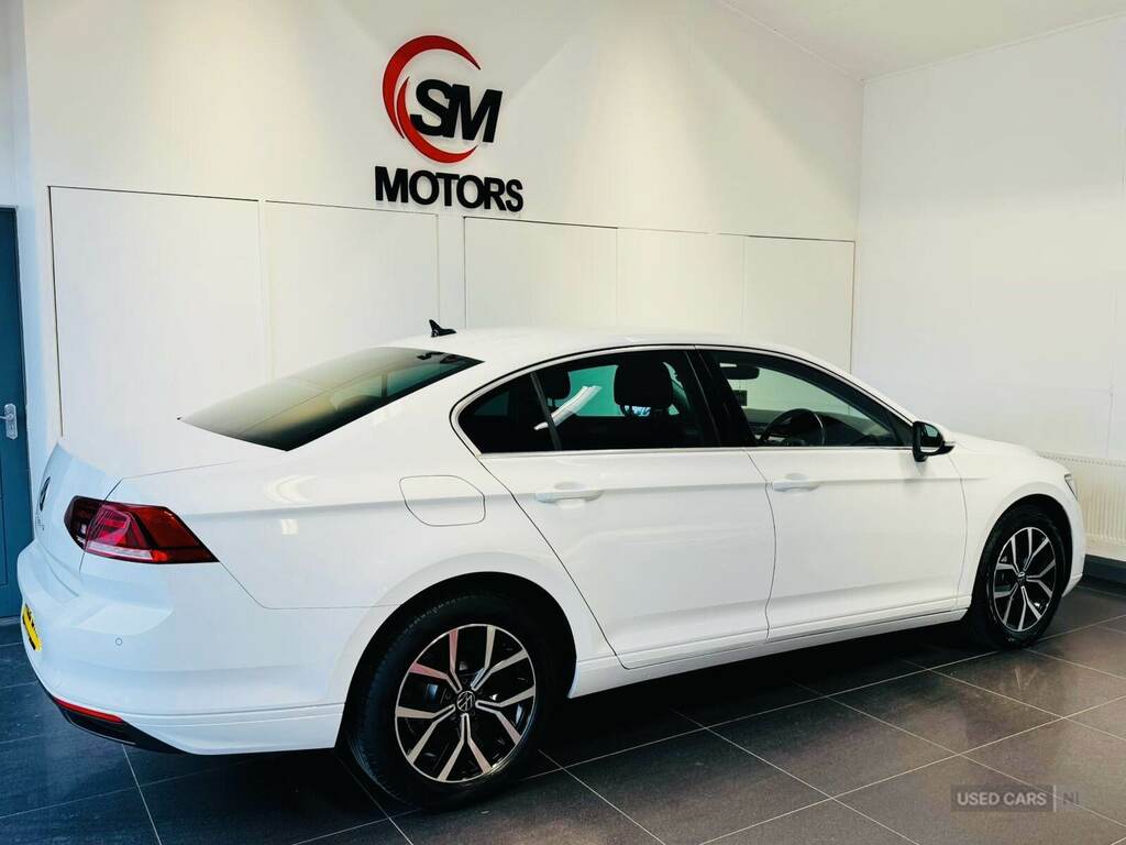 Volkswagen Passat 2.0 Tdi Evo Scr Sel Dsg White #4