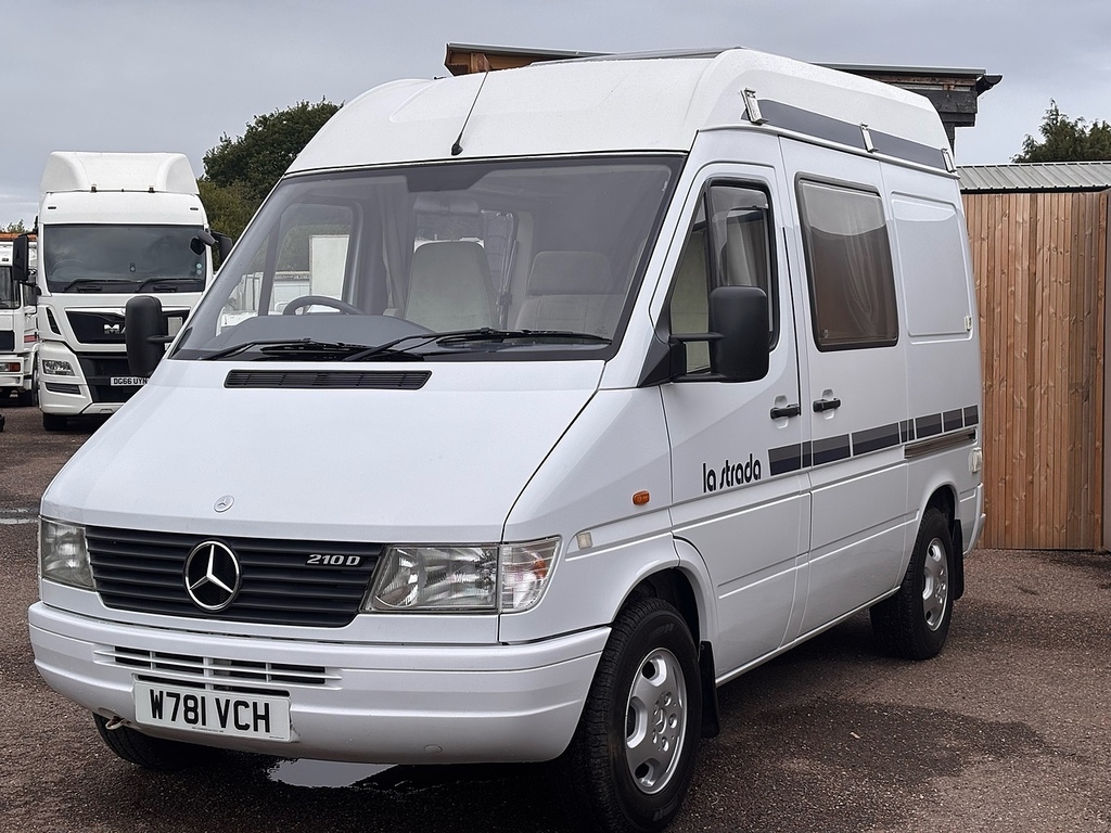 Mercedes-Benz Sprinter Estate White #3