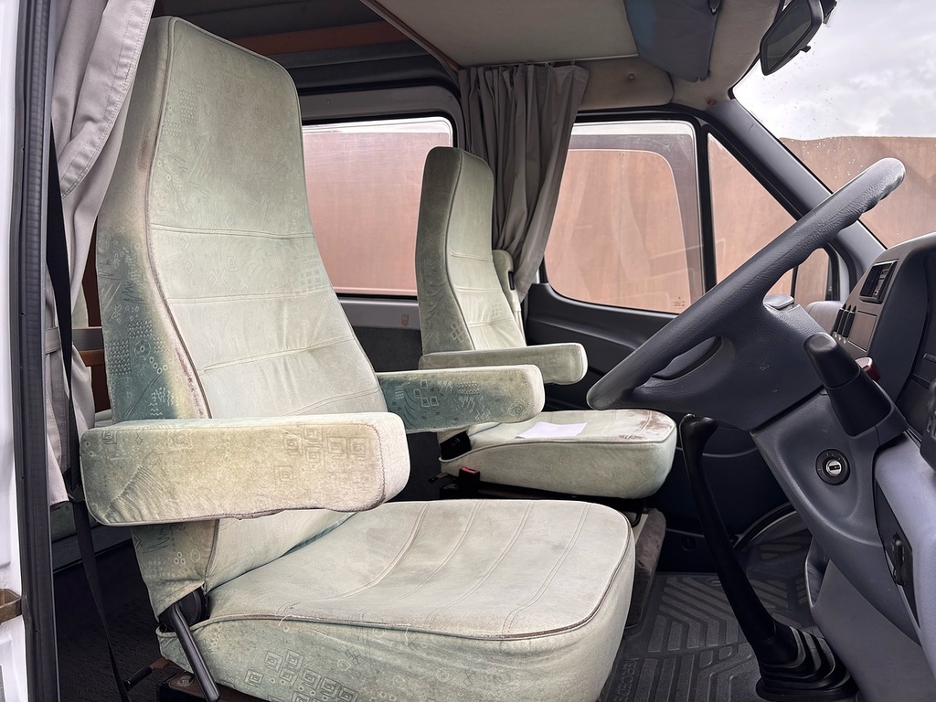 Mercedes-Benz Sprinter Estate White #5