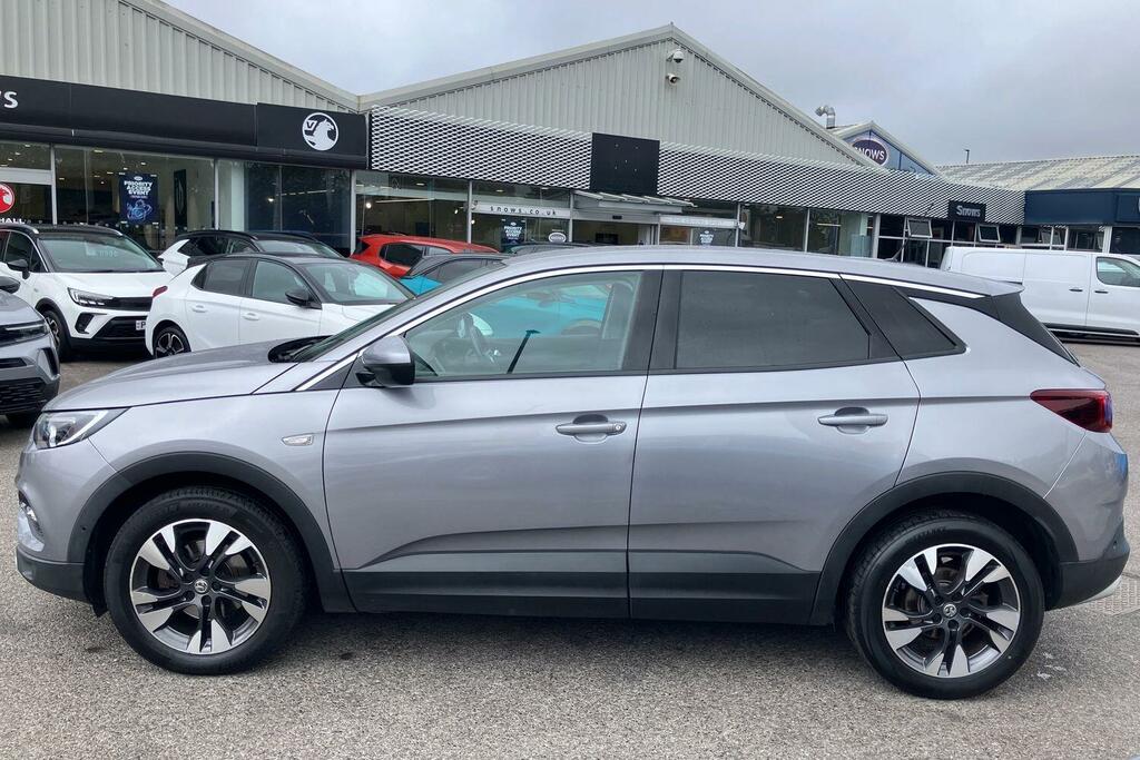Vauxhall Grandland Hatchback Red #29
