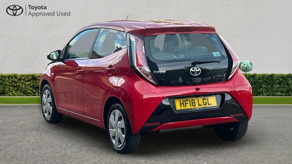Toyota Aygo 1.0 Vvt-i X-play Euro 6 Red #4