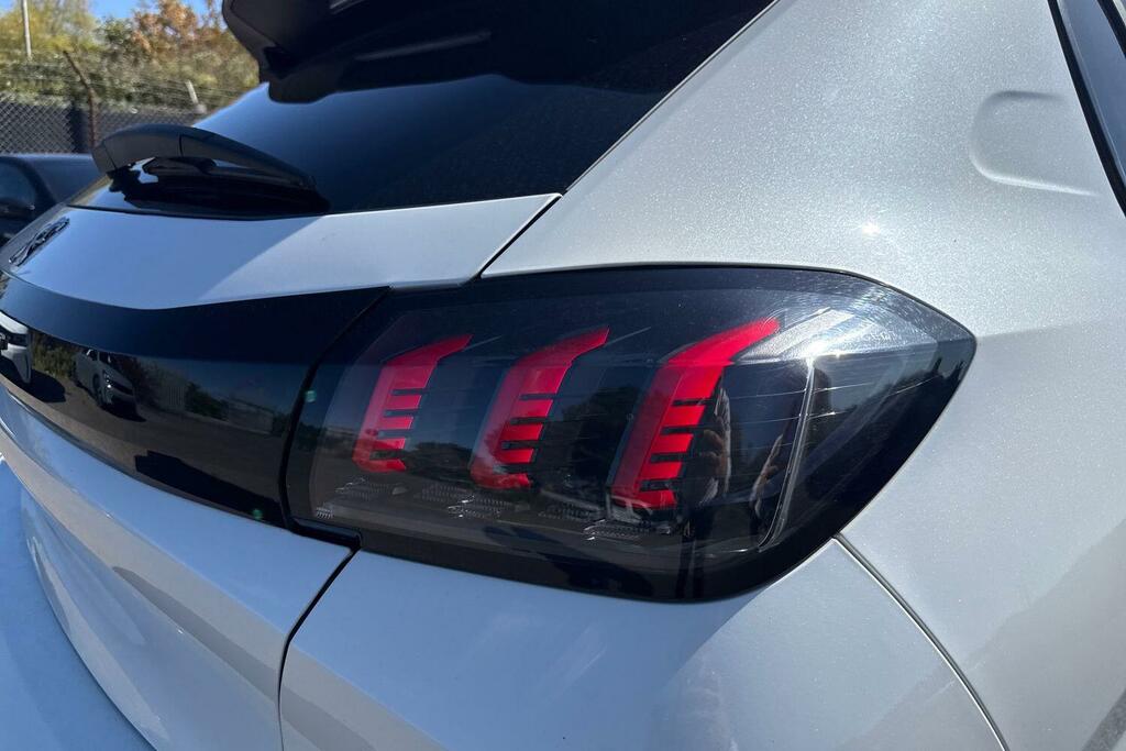Peugeot 208 1.2 Puretech Active Premium Hatchback White #23