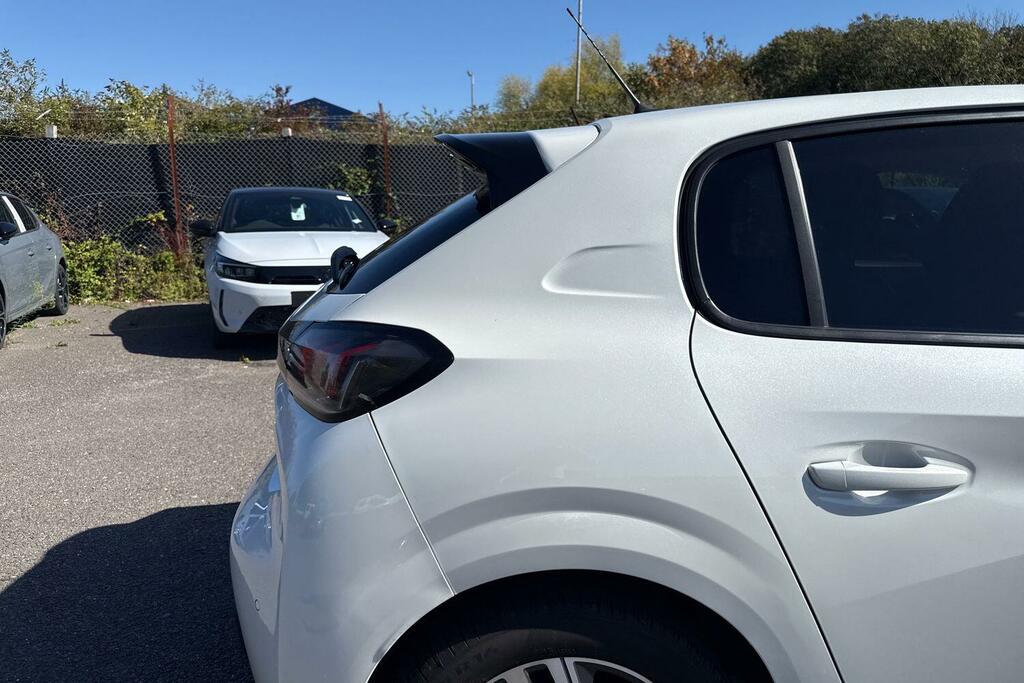 Peugeot 208 1.2 Puretech Active Premium Hatchback White #24