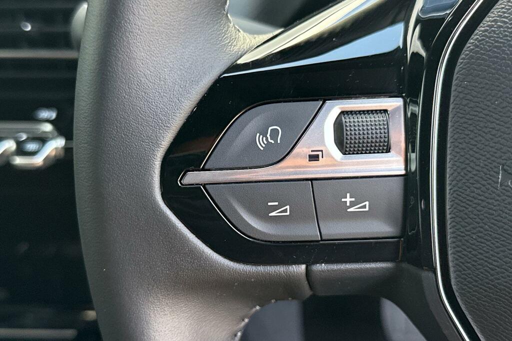 Peugeot e-2008 Allure Grey #16