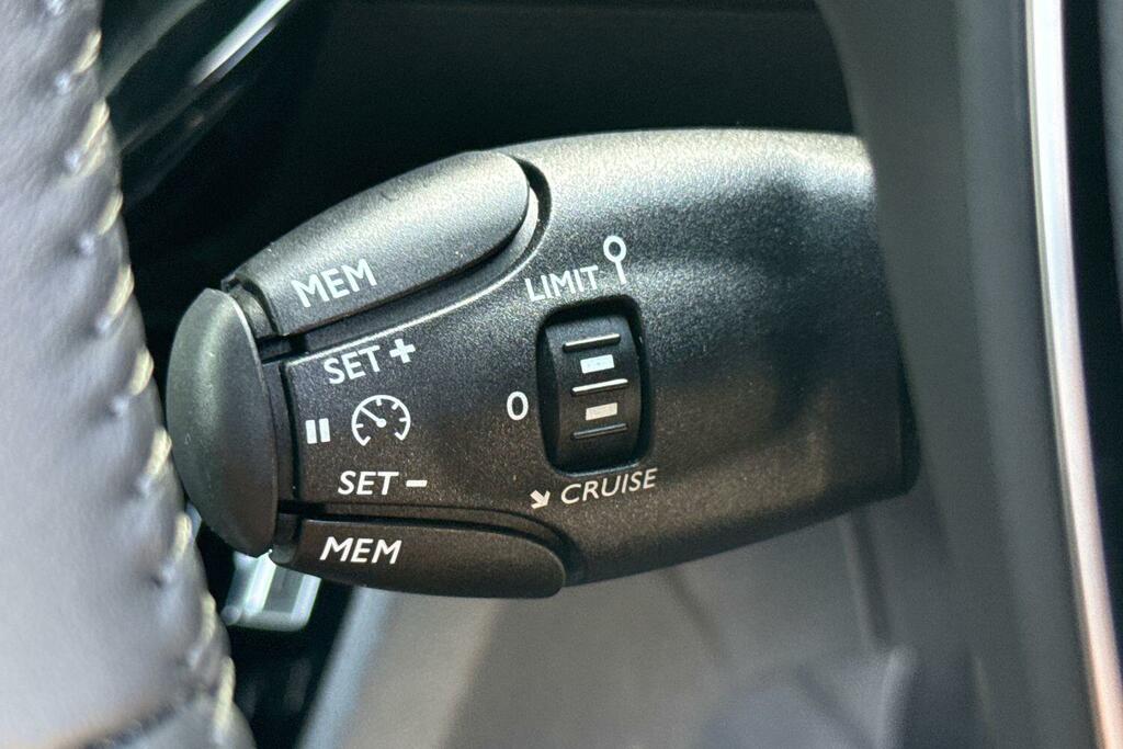 Peugeot e-2008 Allure Grey #28