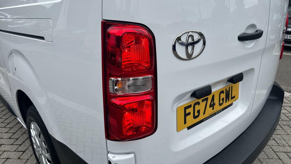 Toyota PROACE 1.5D Active Medium Panel Van Mwb Euro 6 Ss Silver #33