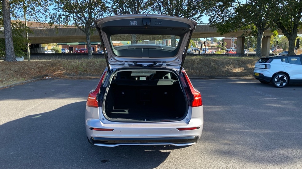 Volvo V60 Ultra Red #13