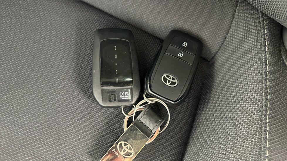 Toyota Prius 2.0 Phev Excel Cvt Hatchback Grey #16