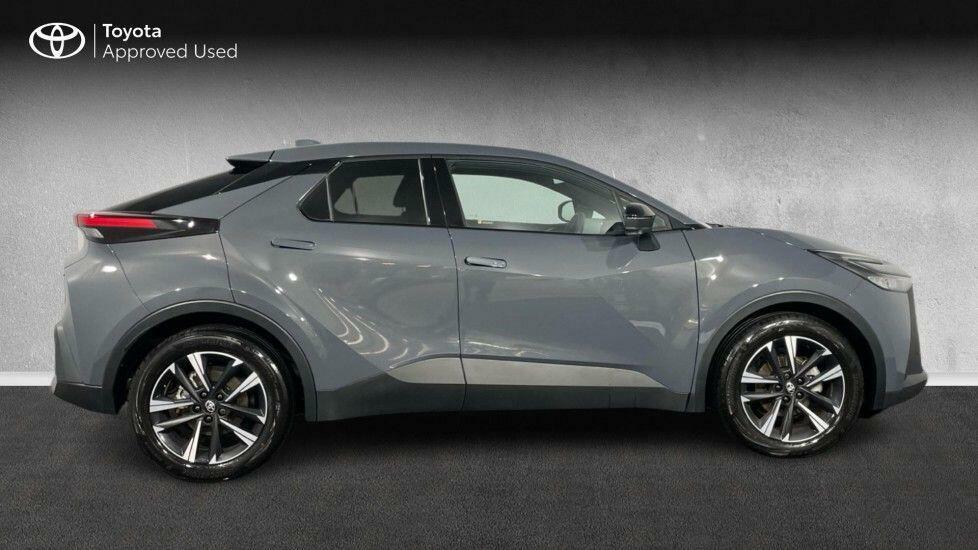 Toyota C-Hr Excel White #7