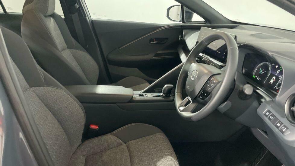 Toyota C-Hr Excel White #11