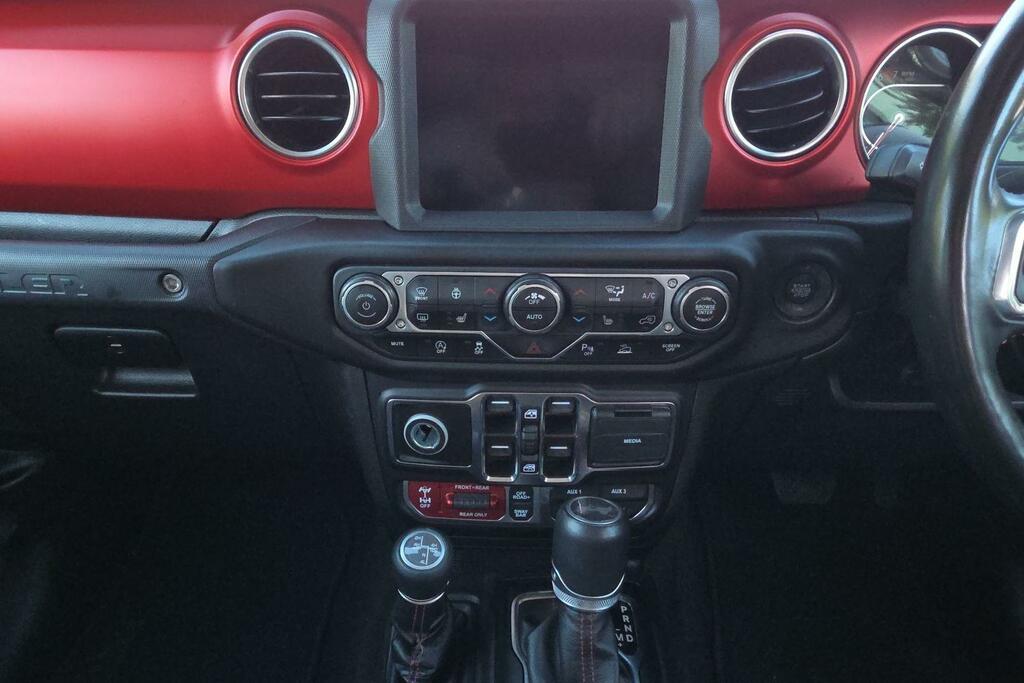 Jeep Wrangler Overland Unlimited White #9