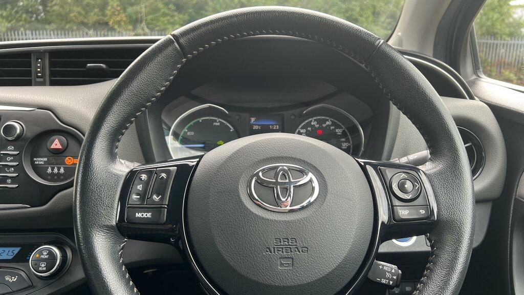 Toyota Yaris 1.5L Icon Tech Brown #10