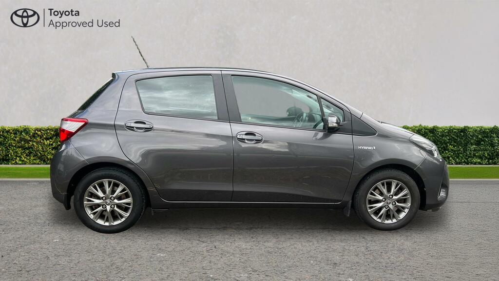 Toyota Yaris 1.5L Icon Tech Brown #24