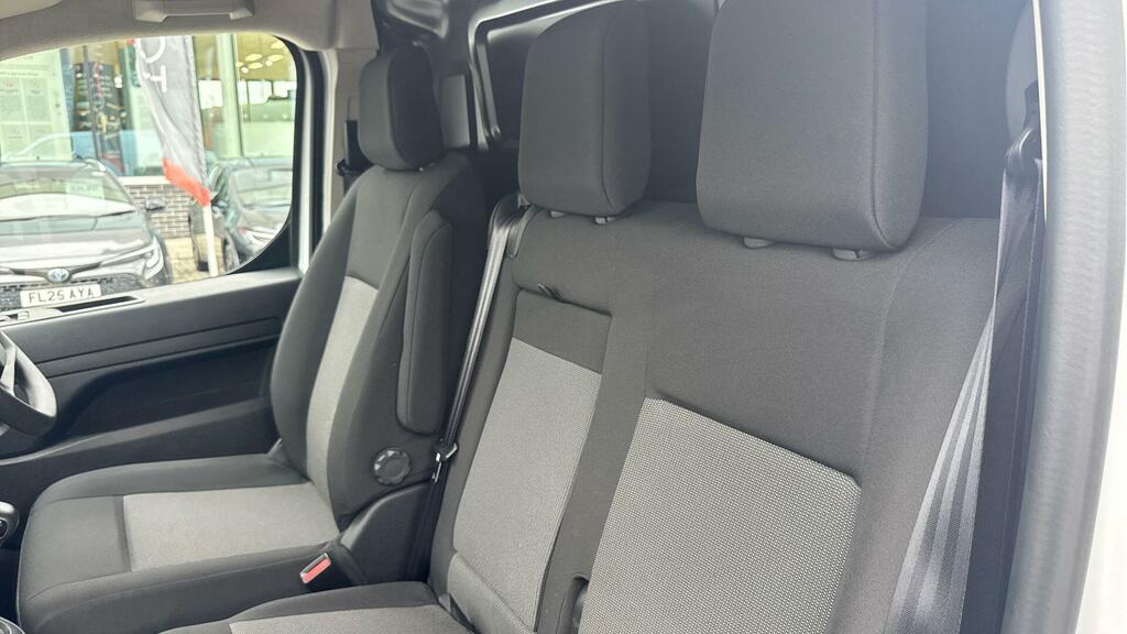 Toyota PROACE 2.0D Icon Medium Panel Van 6Dr Mwb E White #18