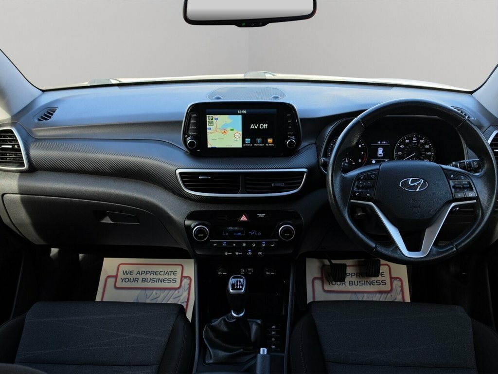 Hyundai Tucson Suv White #2