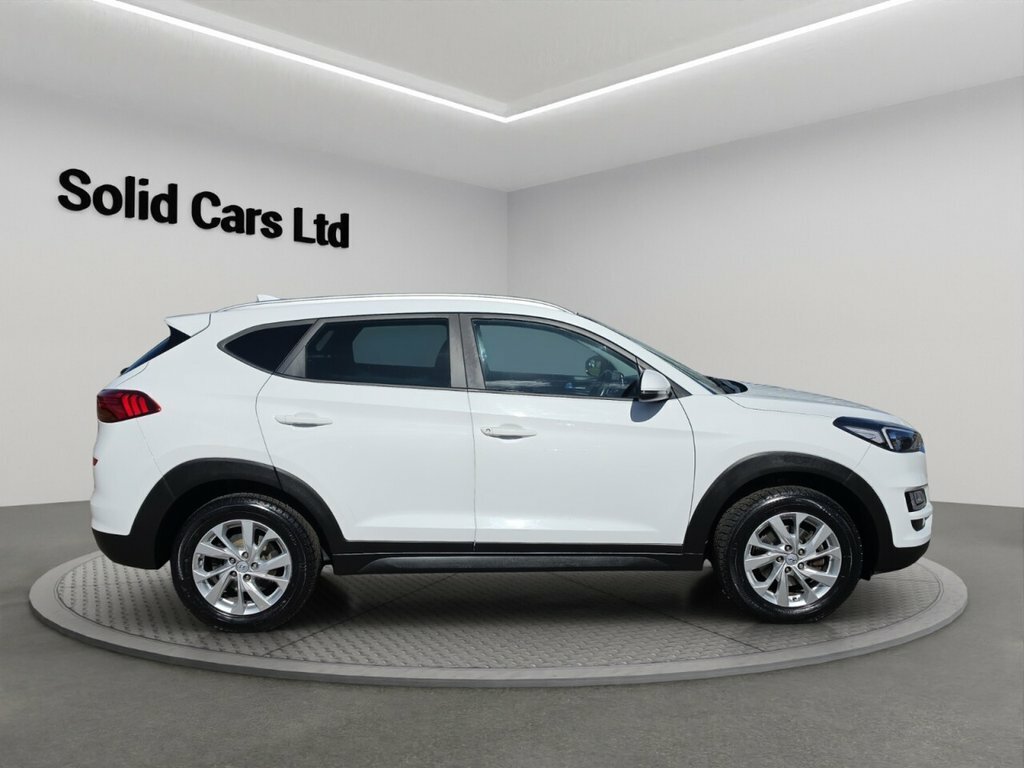 Hyundai Tucson Suv White #4