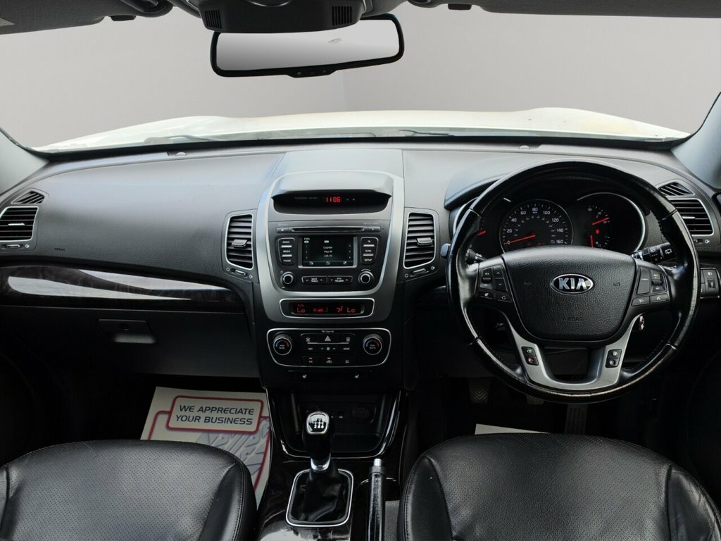 Kia Sorento Suv White #3
