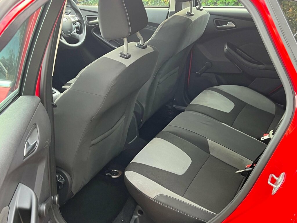 Ford Focus 1.6 Zetec Red #11