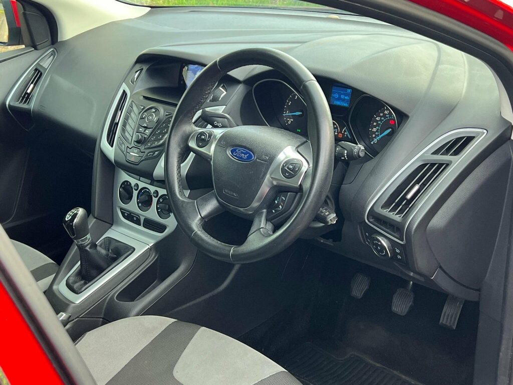Ford Focus 1.6 Zetec Red #8