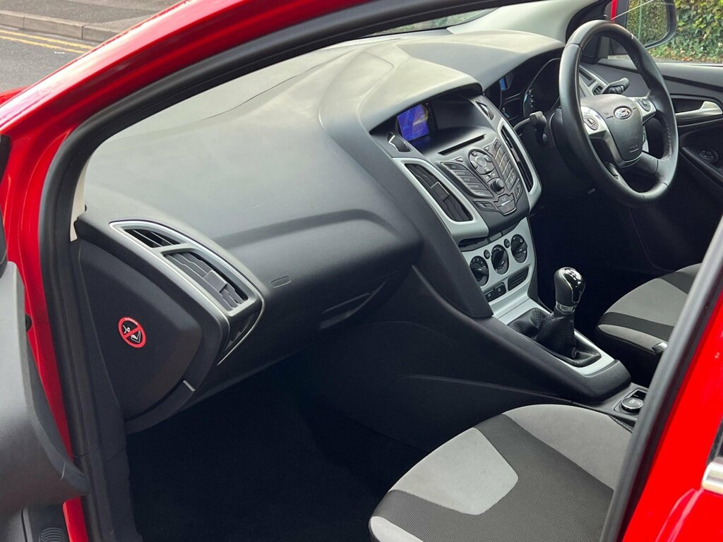 Ford Focus 1.6 Zetec Red #9
