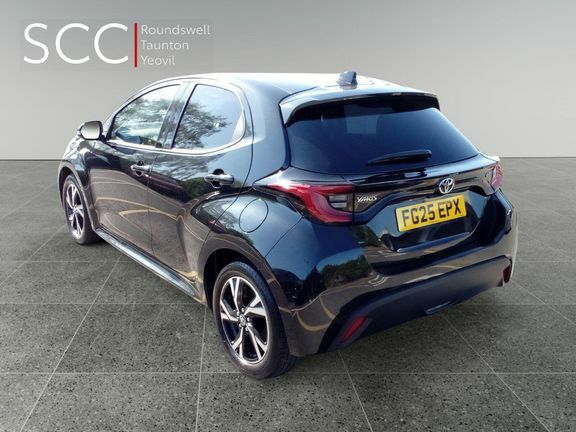 Toyota Yaris Design Black #3