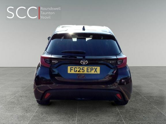 Toyota Yaris Design Black #4