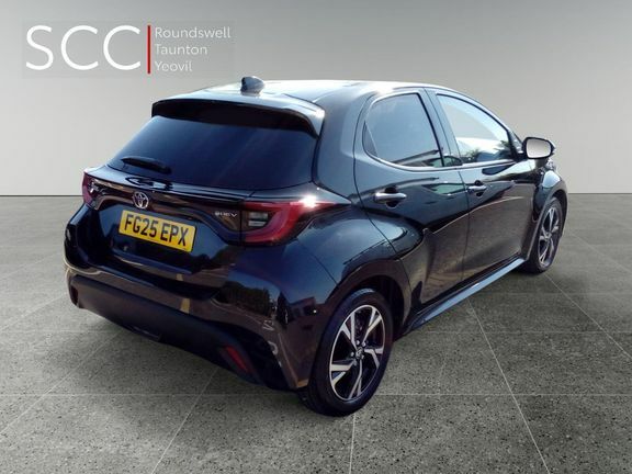 Toyota Yaris Design Black #5