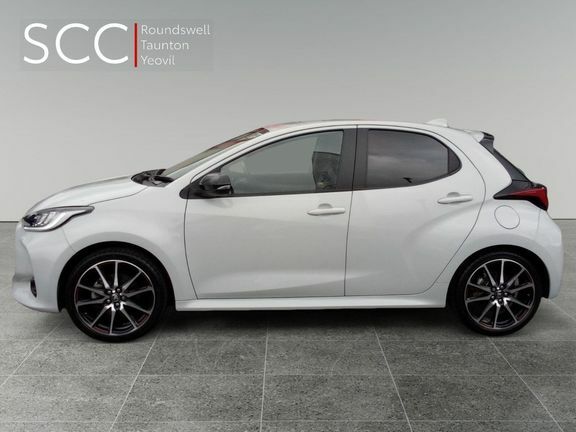 Toyota Yaris Design White #3