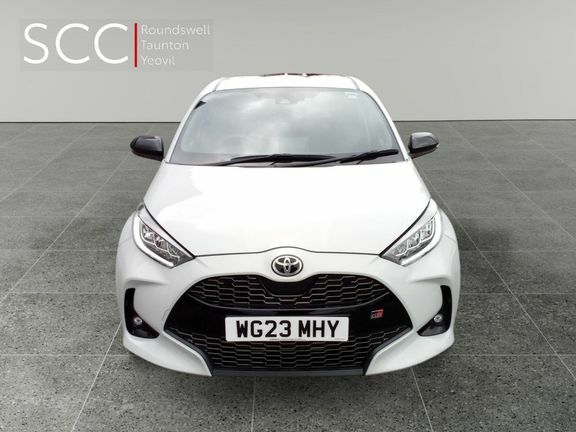 Toyota Yaris Design White #8