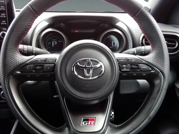 Toyota Yaris Design White #11