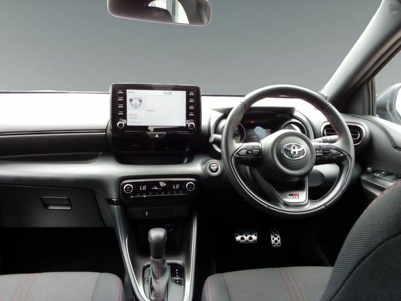 Toyota Yaris Design White #10