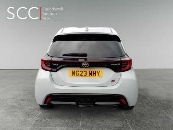 Toyota Yaris Design White #5