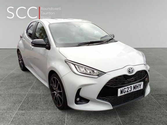 Toyota Yaris Design White #1