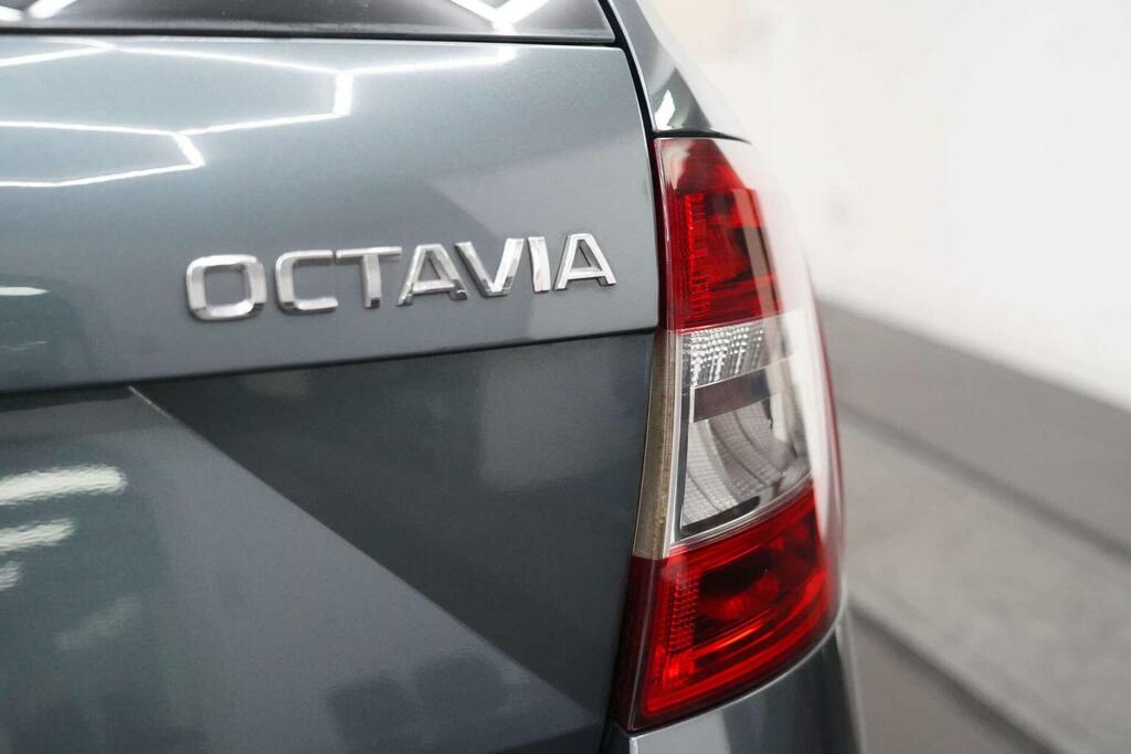 Skoda Octavia Vrs White #38