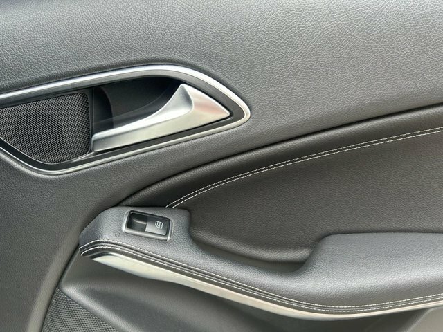 Mercedes-Benz CLA Class Cla200 Cdi Sport Silver #31