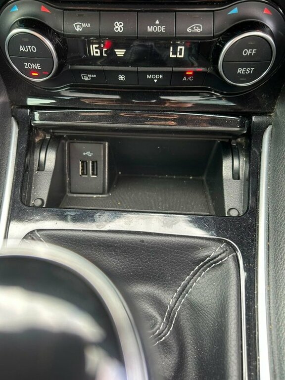 Infiniti Q30 D Premium Brown #24
