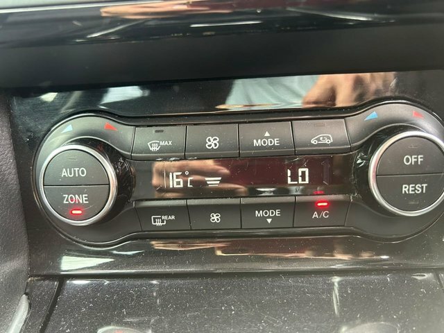 Infiniti Q30 D Premium Brown #19