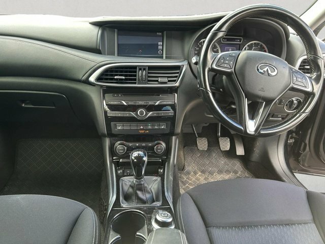 Infiniti Q30 D Premium Brown #11